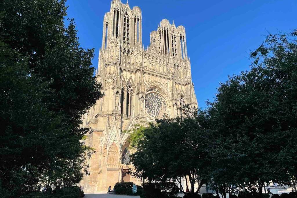 Apartamento Superbe Loft 100m2 Proche Cathédrale avec Parking Reims Exterior foto