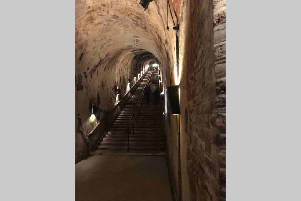 Apartamento Superbe Loft 100m2 Proche Cathédrale avec Parking Reims Exterior foto